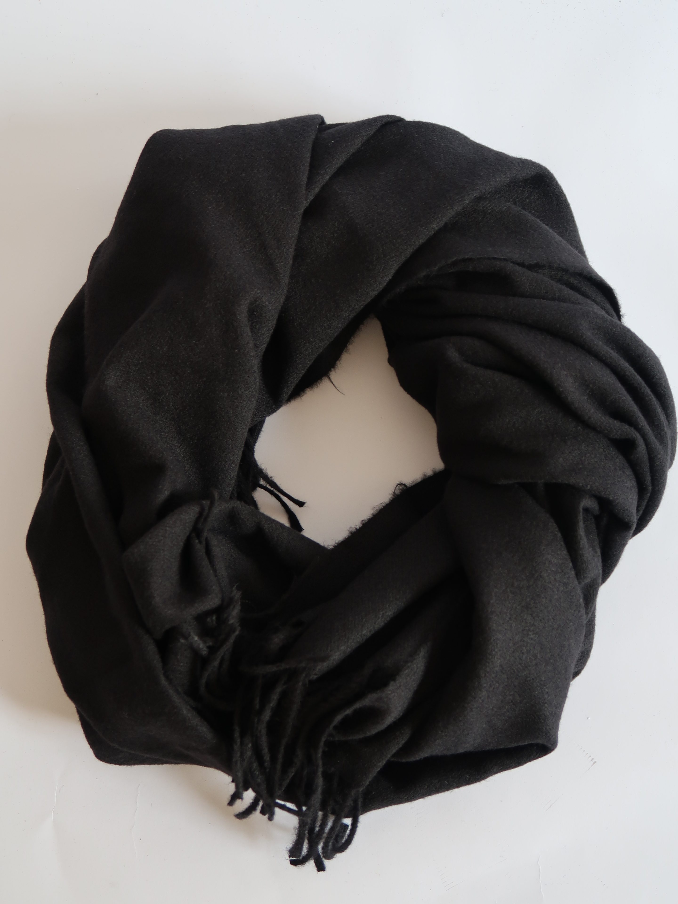 צעיף שחור חלק