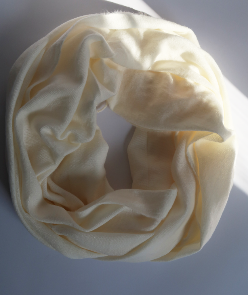 צעיף קרם חלק