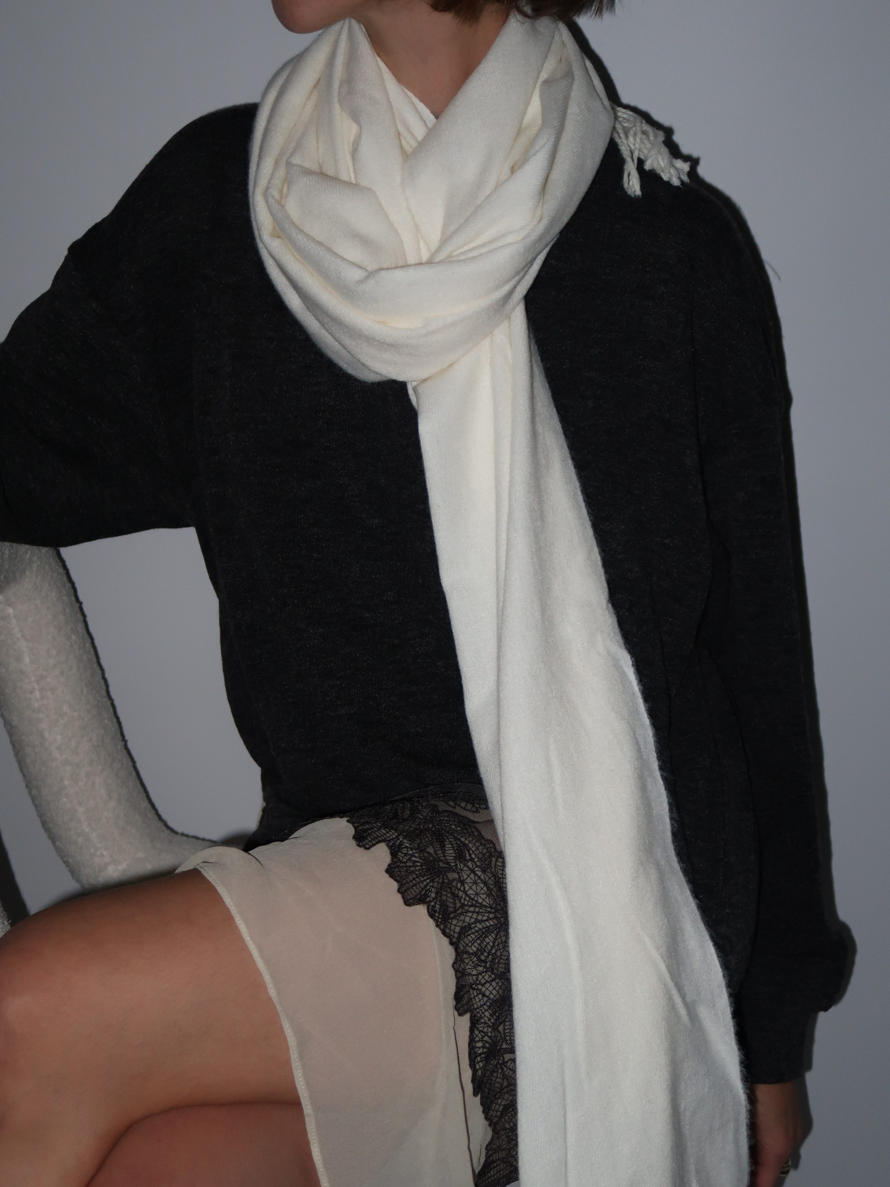 צעיף קרם חלק