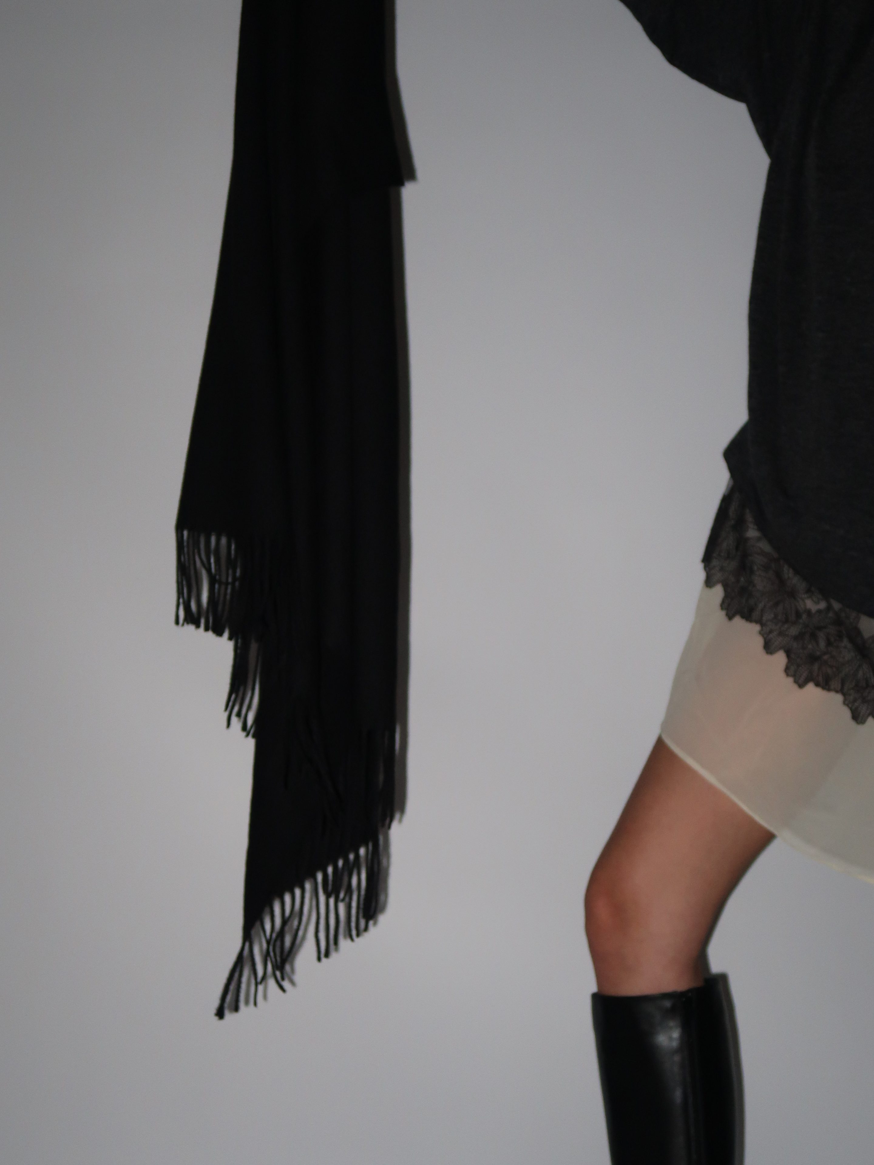 צעיף שחור חלק