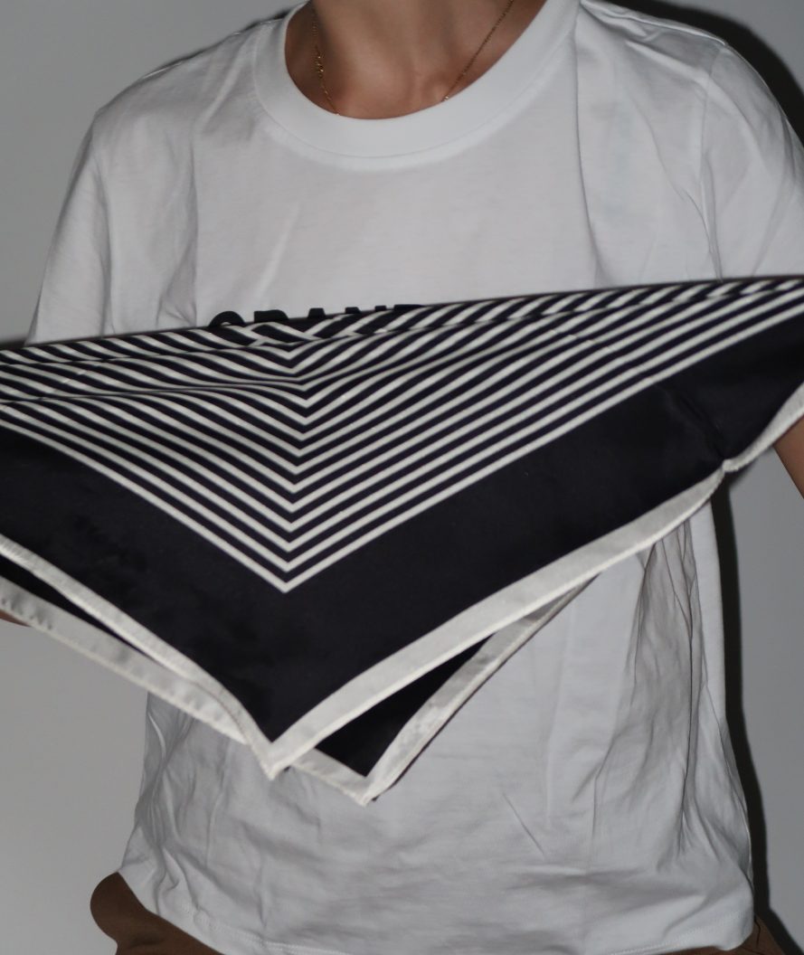 מטפחת פסים גיאומטרים