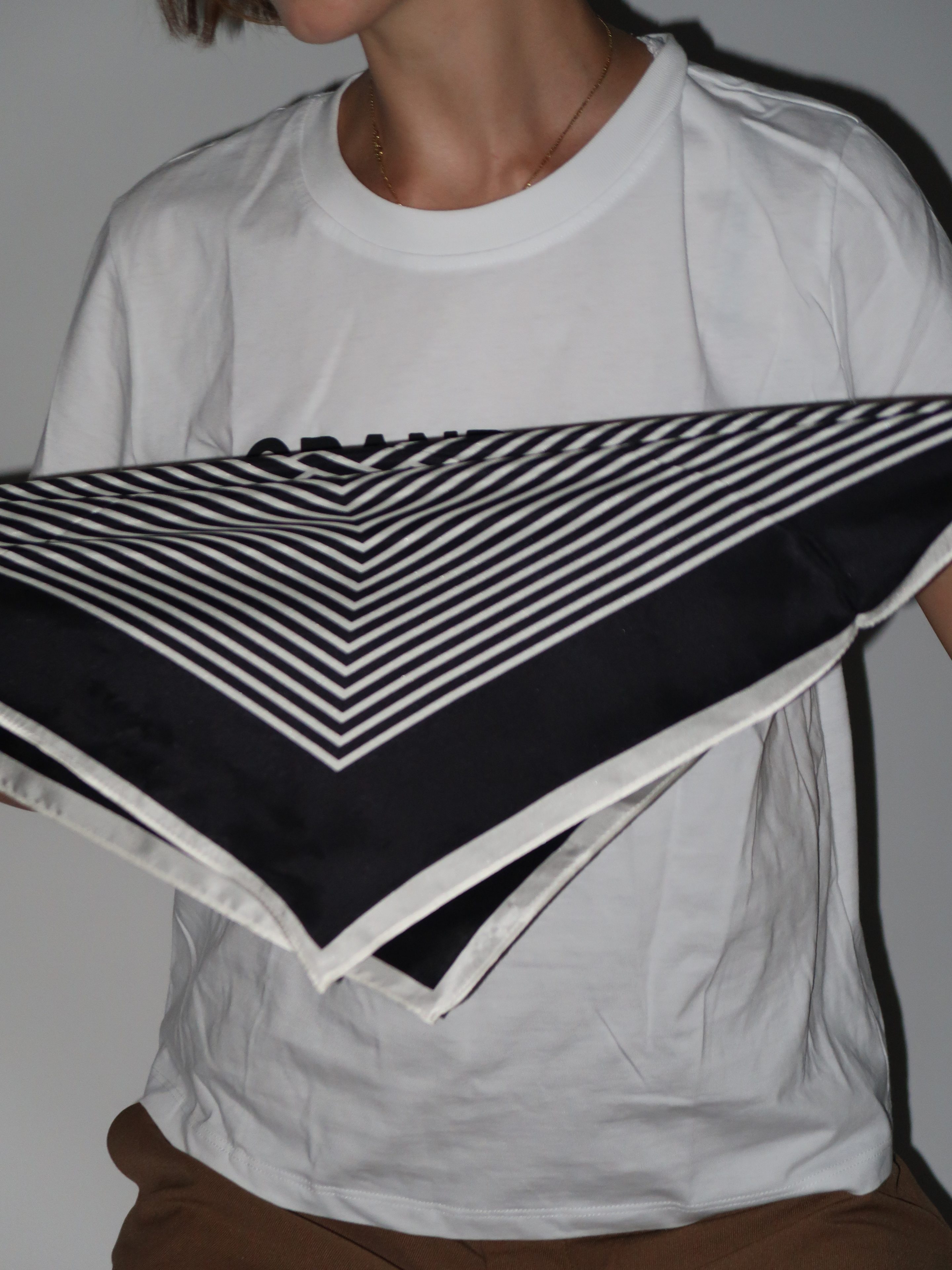 מטפחת פסים גיאומטרים