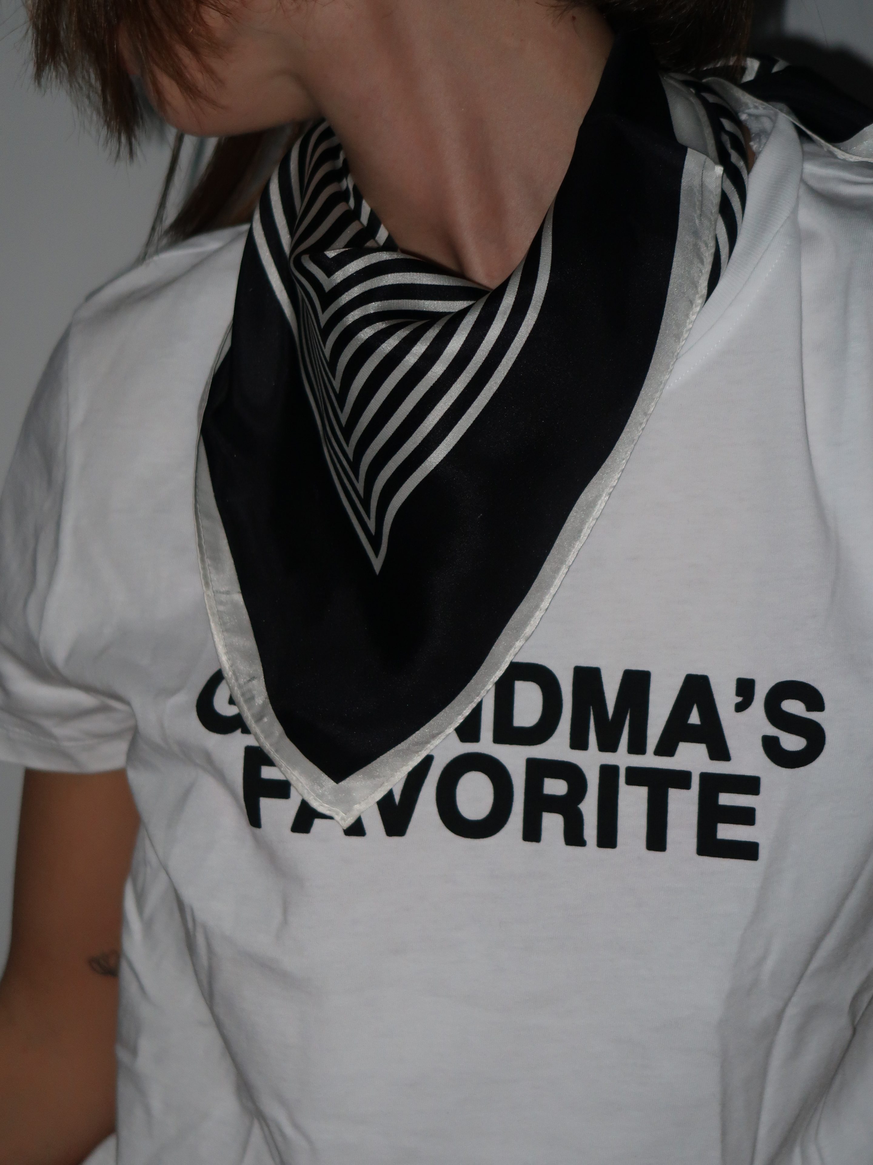 מטפחת פסים גיאומטרים