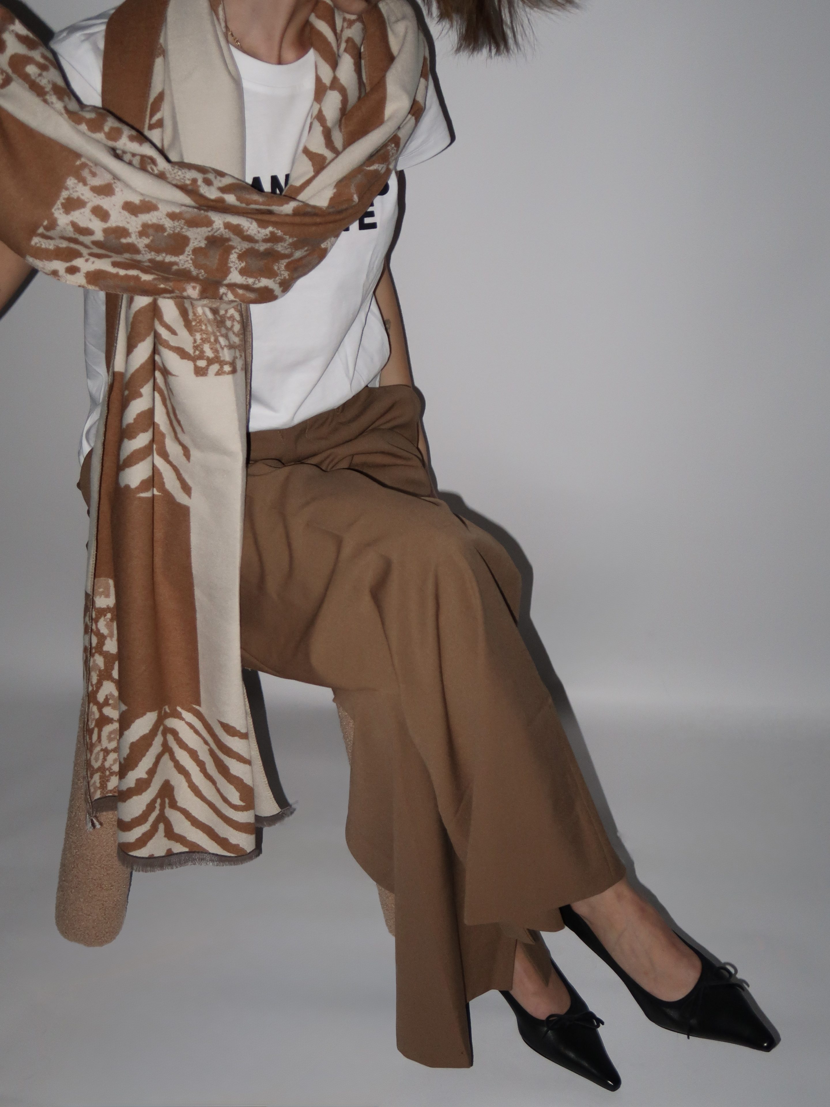 צעיף מנומר גיאומטרי בהיר