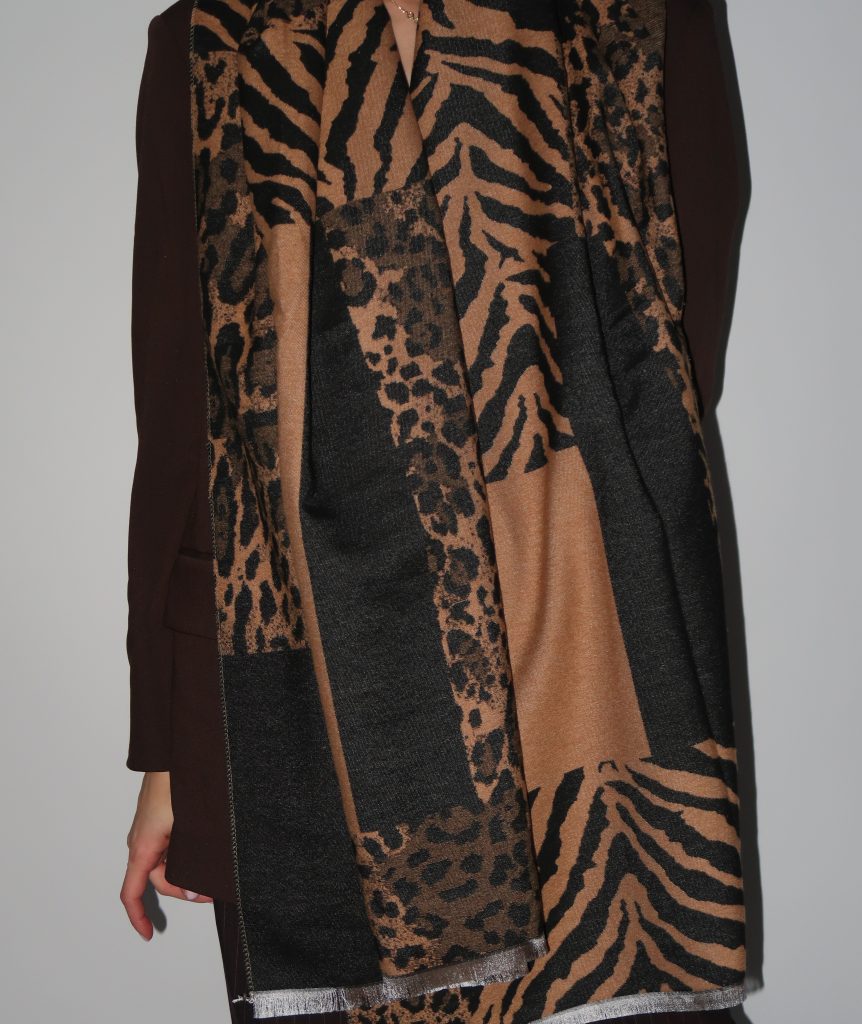 צעיף מנומר גיאומטרי כהה