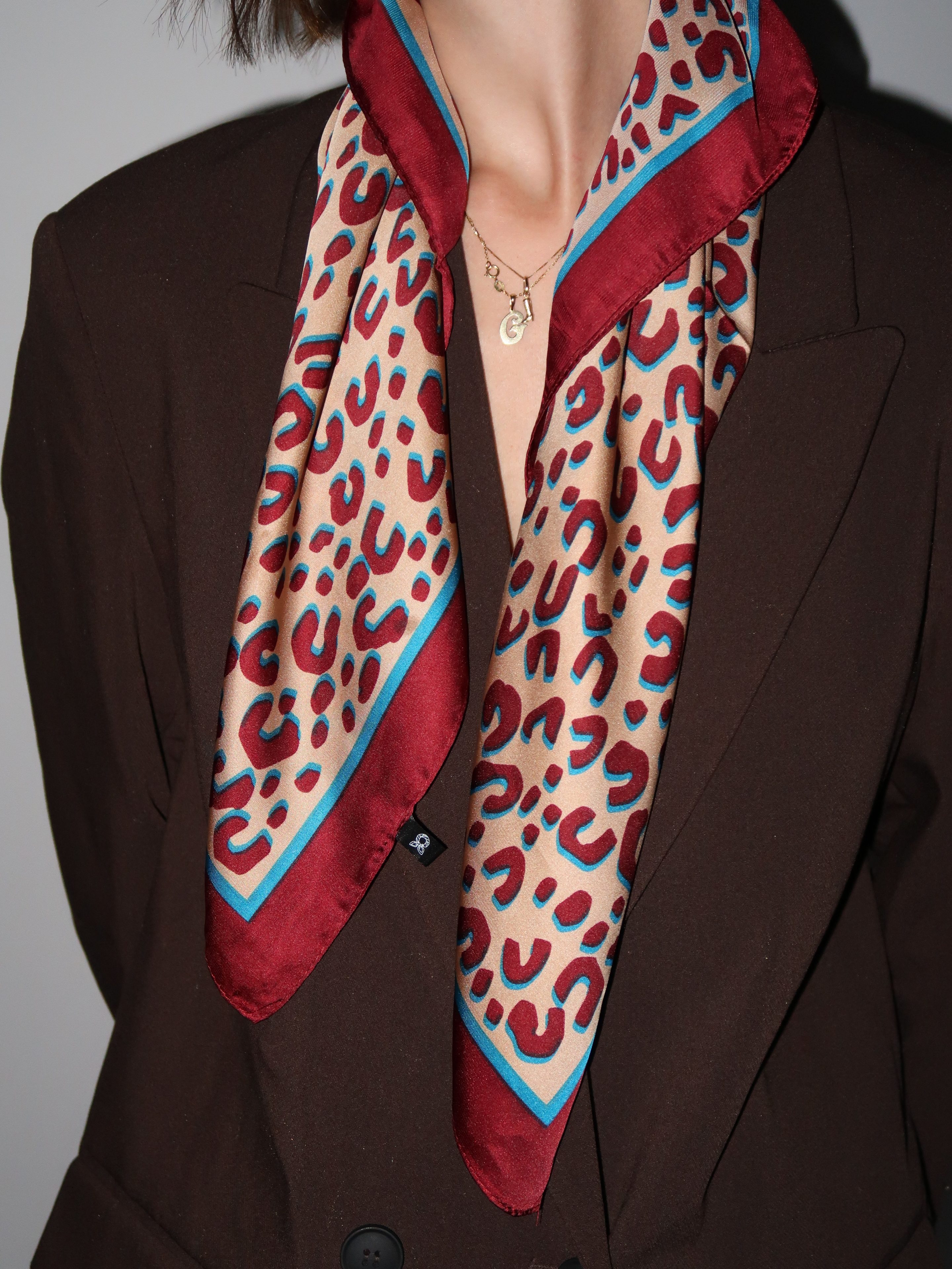 מטפחת מנומרת בורדו